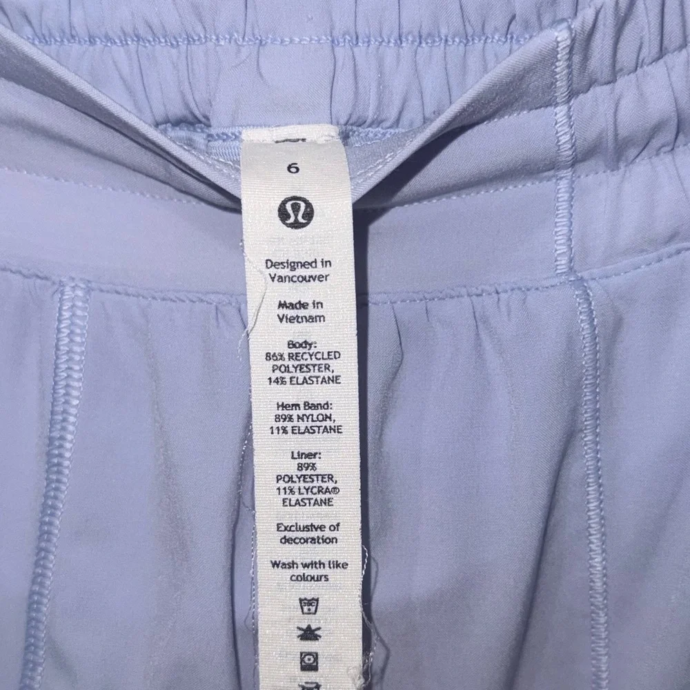 Lululemon Hotty Hot High-Rise Lined Short 4" - Size 6 - Periwinkle / Pastel Blue - Picture 5 of 6